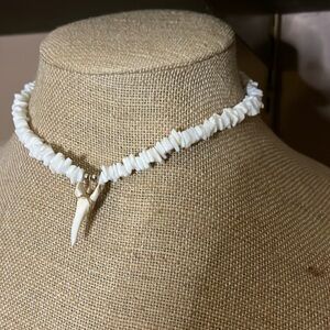 😄Vintage puka shell and tooth choker necklace